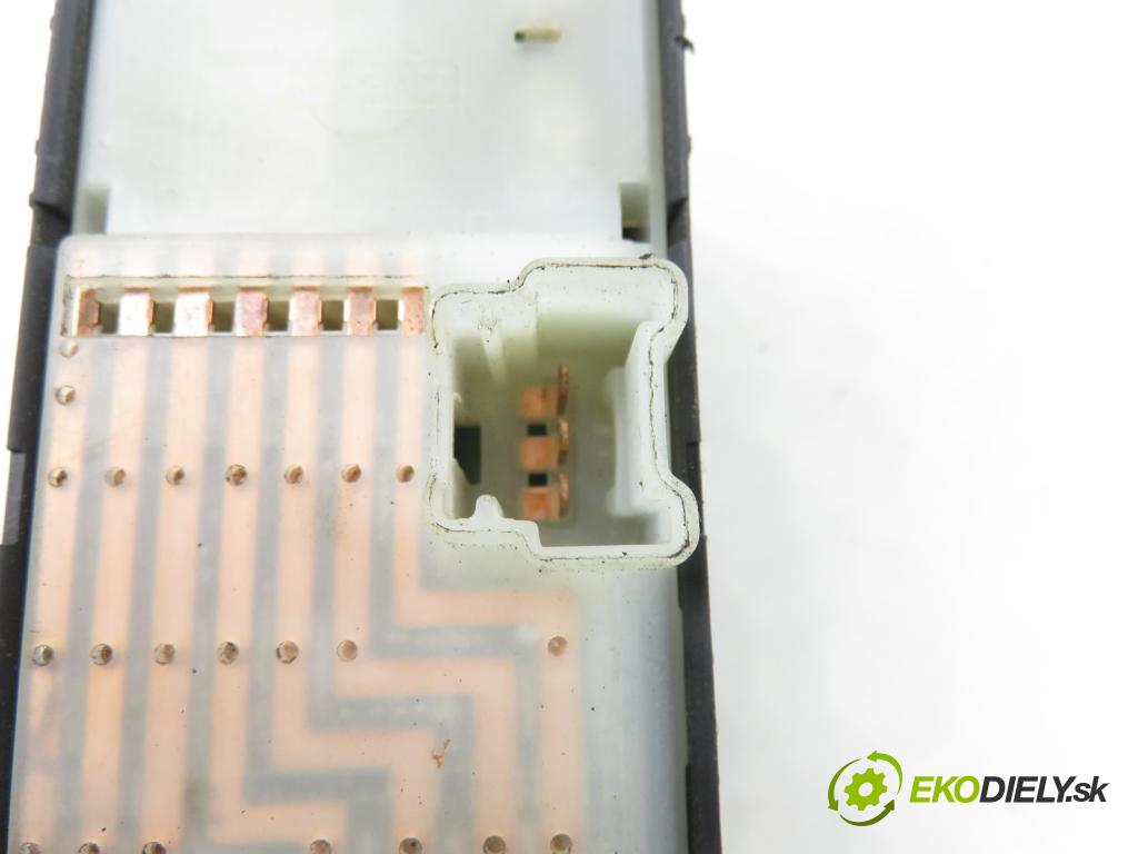 SUBARU IMPREZA kombi (GG) KOMBI 2005 123,00 2.5 167 2457,00 Panel ovládaní oken