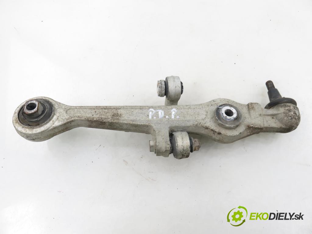 AUDI A6 Avant (4B5, C5) KOMBI 2003 125,00 2.4 quattro - BDV 2393,00 rameno dolní pravý přední část