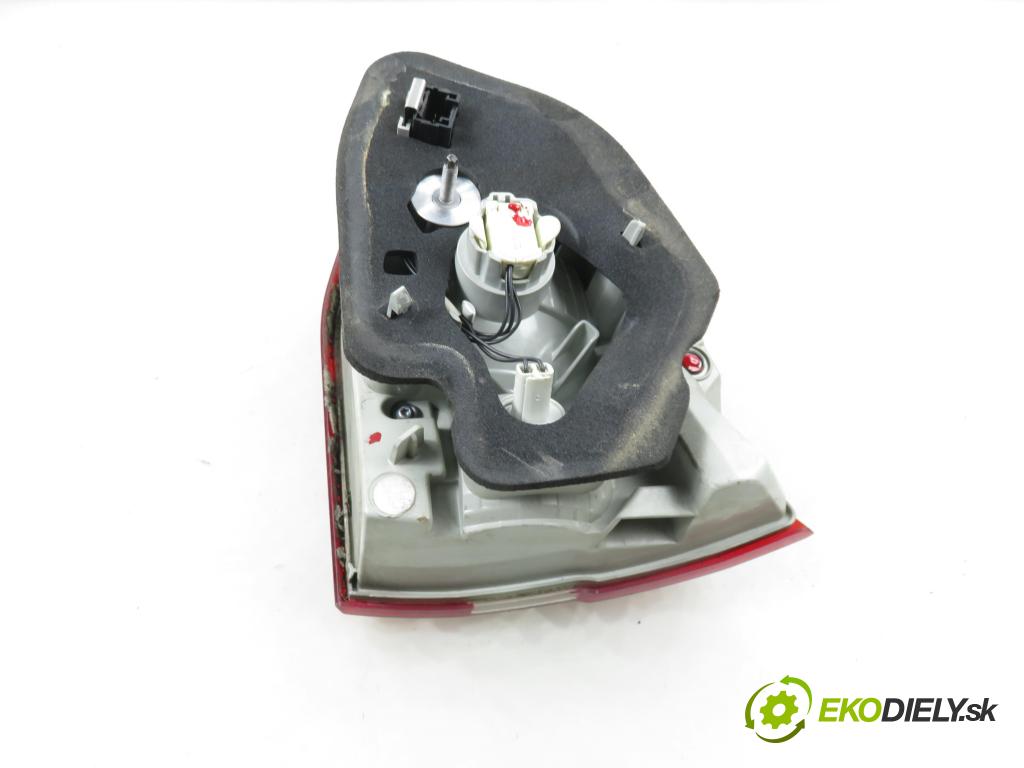 PEUGEOT 308 SW II KOMBI 2015 73,00 1.6 BlueHDi 100 - BHY (DV6FD) 1560,00 Svetlo ľavé zadné kufor