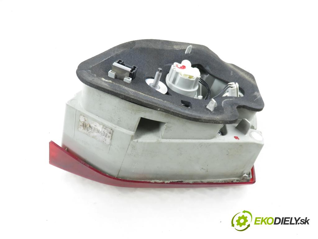 PEUGEOT 308 SW II KOMBI 2015 73,00 1.6 BlueHDi 100 - BHY (DV6FD) 1560,00 Svetlo ľavé zadné kufor