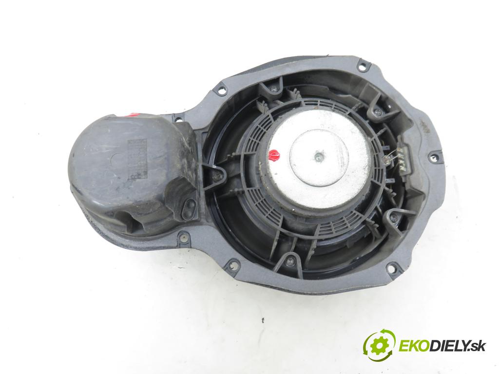 VW PASSAT B6 Variant (3C5) KOMBI 2005 77,00 1.9 TDI - BKC 1896,00 reproduktor Dvere 3C0035454