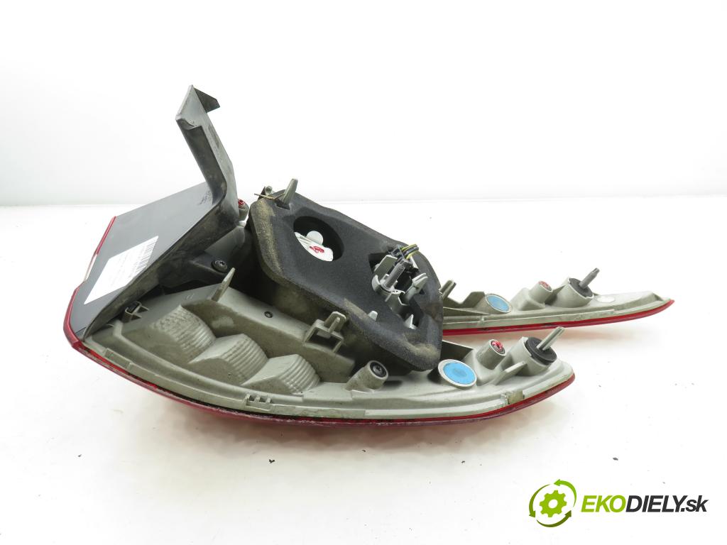 PEUGEOT 308 SW II KOMBI 2015 73,00 1.6 BlueHDi 100 - BHY (DV6FD) 1560,00 Svetlo pravé zadné 9678093880