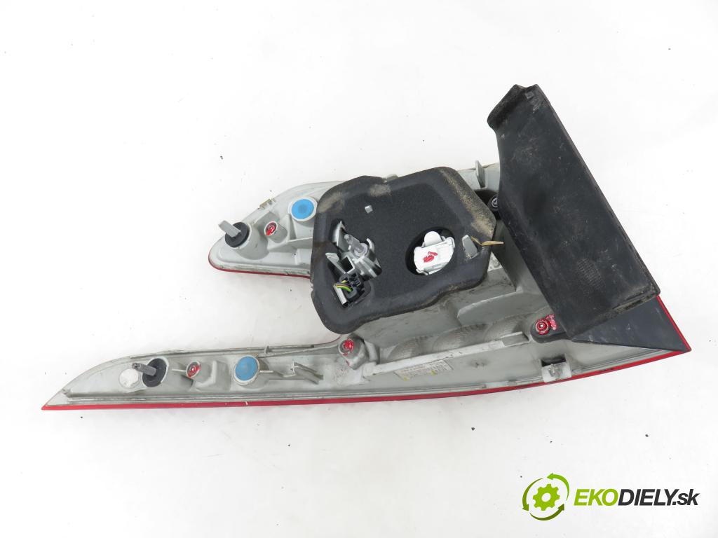 PEUGEOT 308 SW II KOMBI 2015 73,00 1.6 BlueHDi 100 - BHY (DV6FD) 1560,00 Svetlo pravé zadné 9678093880