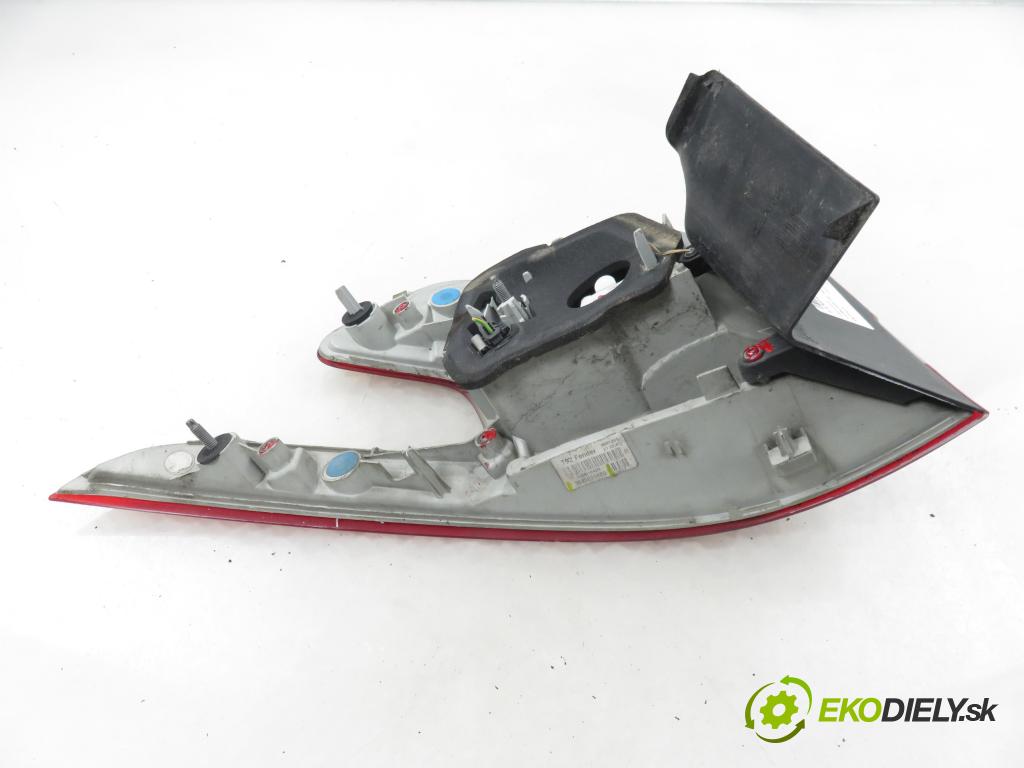 PEUGEOT 308 SW II KOMBI 2015 73,00 1.6 BlueHDi 100 - BHY (DV6FD) 1560,00 Svetlo pravé zadné 9678093880