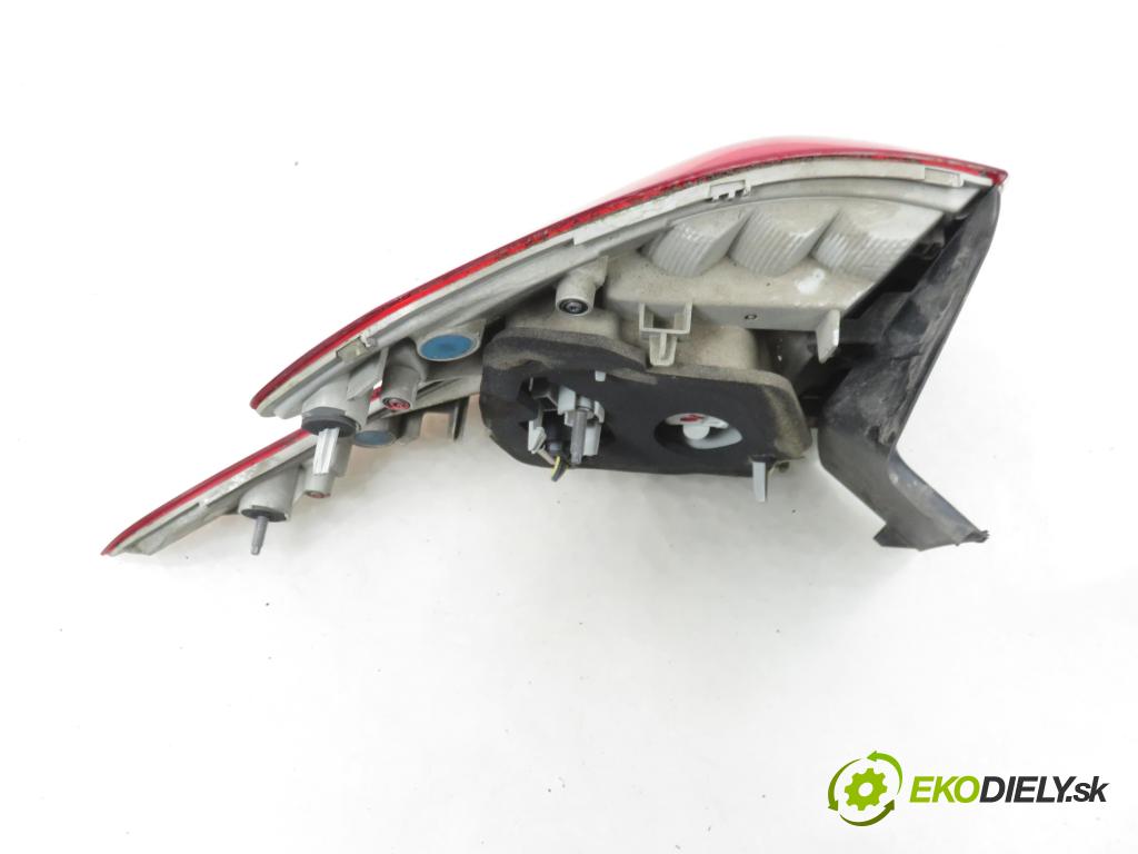 PEUGEOT 308 SW II KOMBI 2015 73,00 1.6 BlueHDi 100 - BHY (DV6FD) 1560,00 Svetlo pravé zadné 9678093880