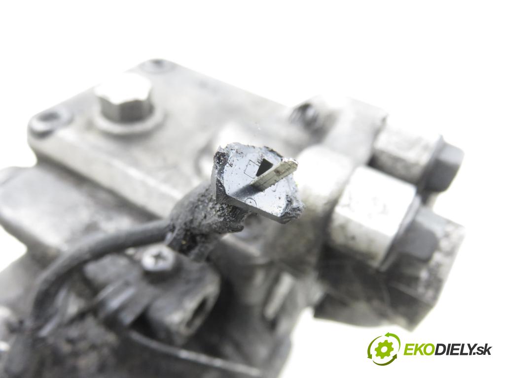 HYUNDAI TUCSON (JM) SUV 2005 83,00 2.0 CRDi 4WD 113 - D4EA 1991,00 KOMPRESOR: klimatizácie 162501800J (Kompresor klimatizácie)