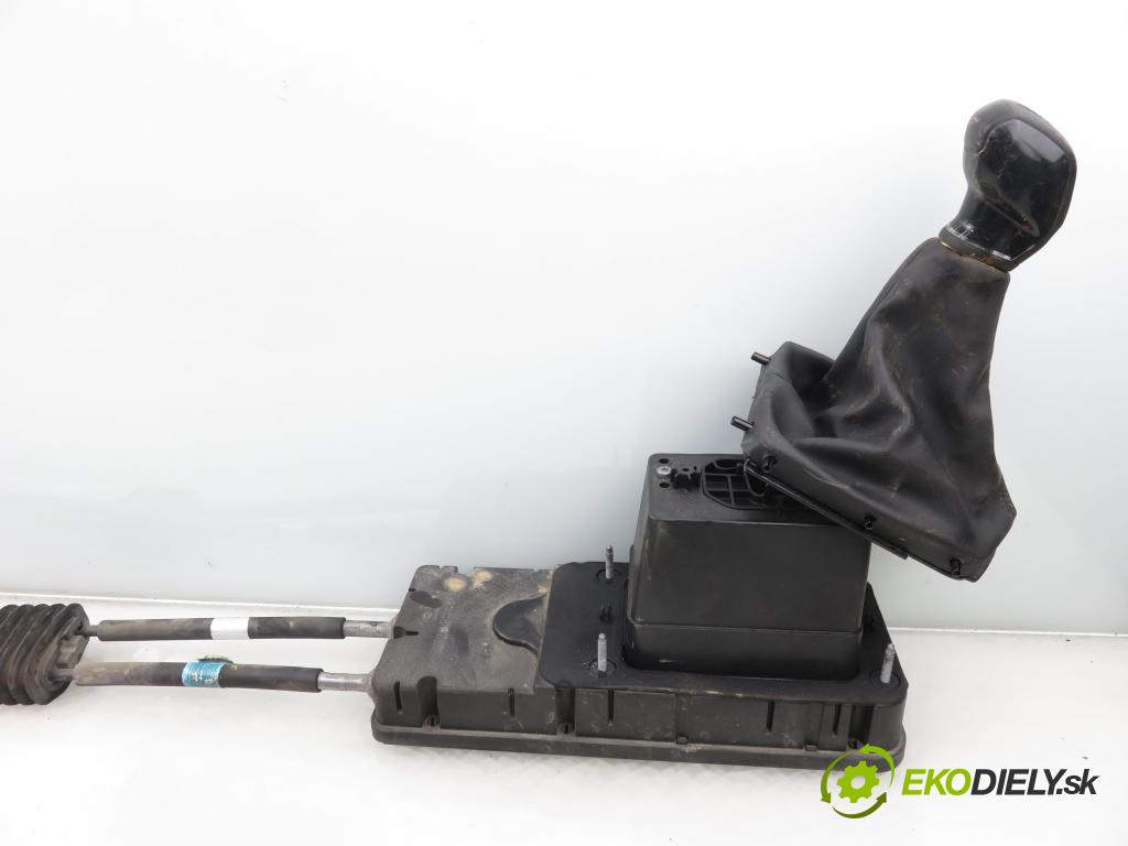 PEUGEOT 308 SW II KOMBI 2015 73,00 1.6 BlueHDi 100 - BHY (DV6FD) 1560,00 ZVEDÁK: 9806936580