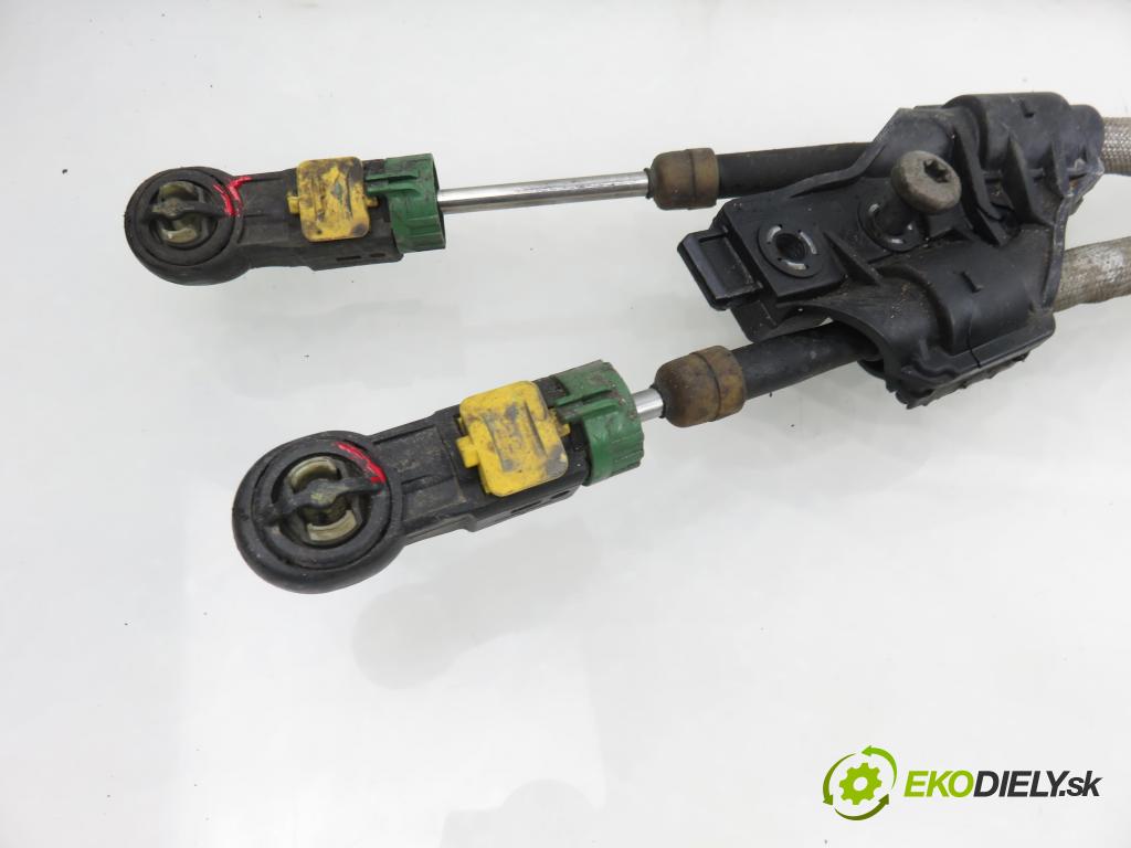 PEUGEOT 308 SW II KOMBI 2015 73,00 1.6 BlueHDi 100 - BHY (DV6FD) 1560,00 ZVEDÁK: 9806936580