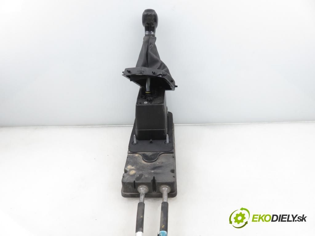 PEUGEOT 308 SW II KOMBI 2015 73,00 1.6 BlueHDi 100 - BHY (DV6FD) 1560,00 ZVEDÁK: 9806936580