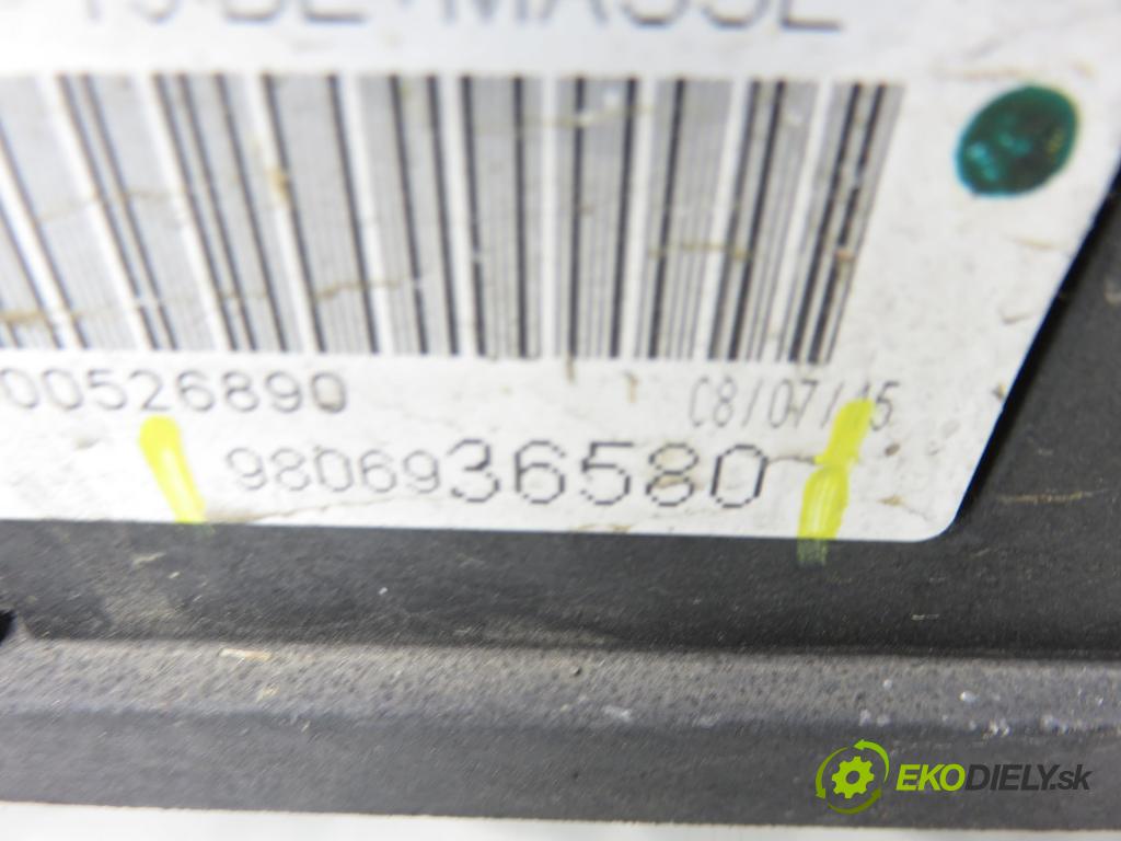 PEUGEOT 308 SW II KOMBI 2015 73,00 1.6 BlueHDi 100 - BHY (DV6FD) 1560,00 ZVEDÁK: 9806936580