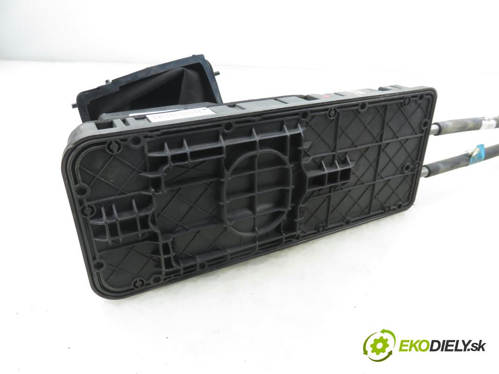 PEUGEOT 308 SW II KOMBI 2015 73,00 1.6 BlueHDi 100 - BHY (DV6FD) 1560,00 ZVEDÁK: 9806936580