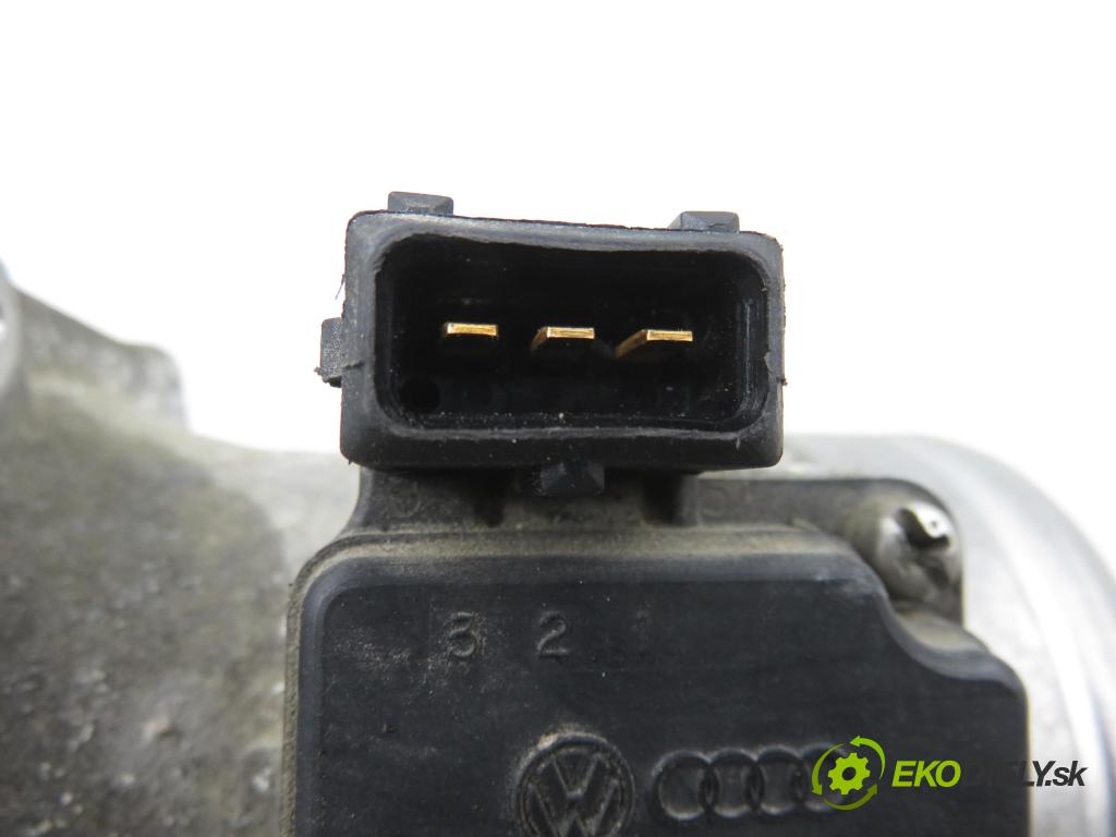 AUDI A4 (8D2, B5) SEDAN 1995 74,00 1.6 8V 100 - ADP 1595,00 váha vzduchu vzduchu 037906461B ; AFH6010A