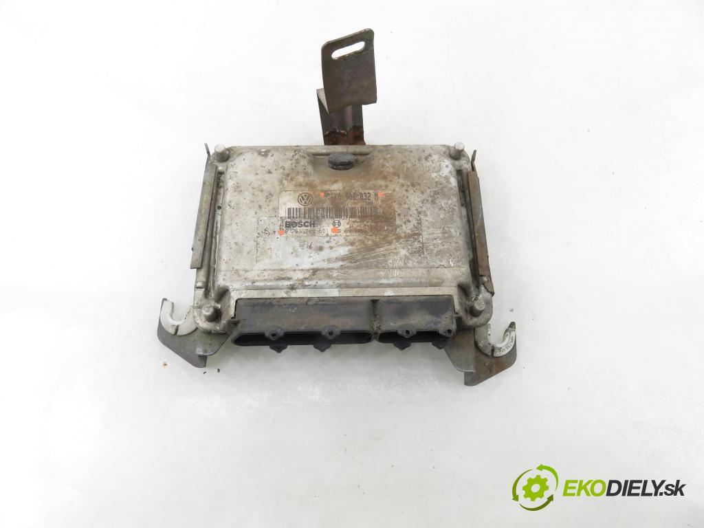 VW POLO Variant (6V5) KOMBI 1999 44,00 1.4 - AKK 1390,00 řídící jednotka motora 0261206651 ; 6K0906032M