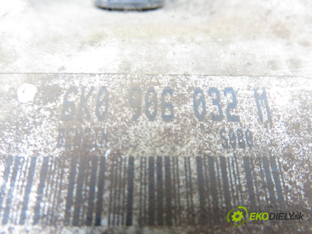 VW POLO Variant (6V5) KOMBI 1999 44,00 1.4 - AKK 1390,00 řídící jednotka motora 0261206651 ; 6K0906032M