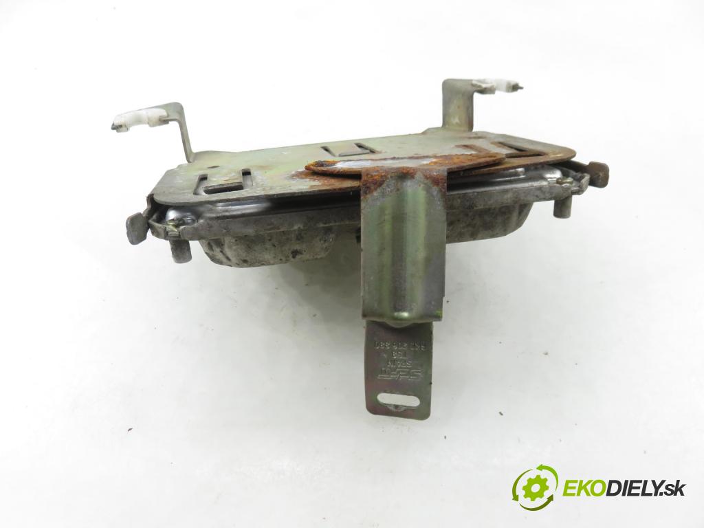 VW POLO Variant (6V5) KOMBI 1999 44,00 1.4 - AKK 1390,00 řídící jednotka motora 0261206651 ; 6K0906032M