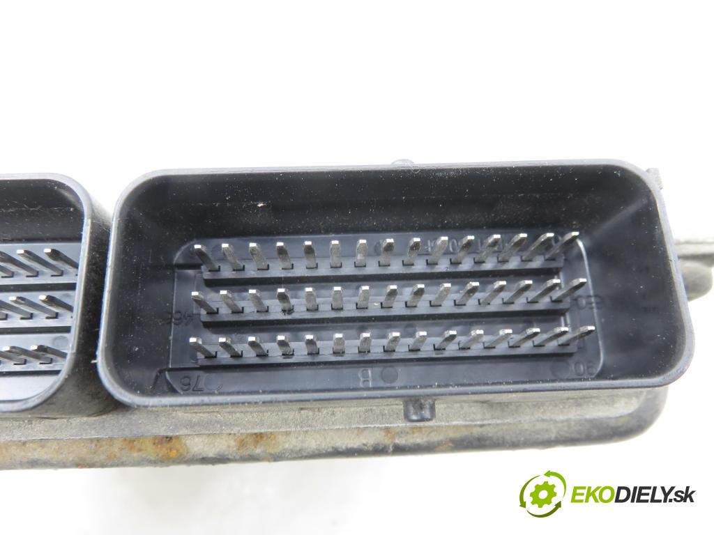 RENAULT SCENIC I (JA0/1_) MINIVAN 2000 79,00 1.6 - K4M 709 1598,00 Riadiaca jednotka Motor 8200035702 ; 7700110471 ; S110030030B