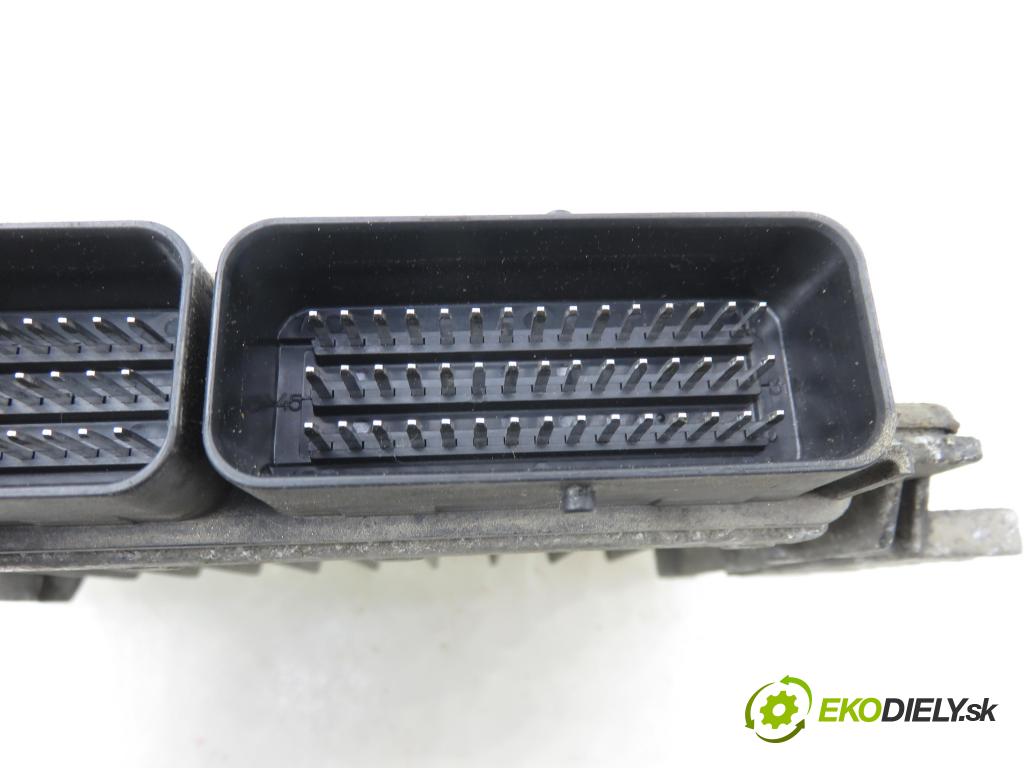 RENAULT SCENIC I (JA0/1_) MINIVAN 2000 79,00 1.6 - K4M 709 1598,00 Riadiaca jednotka Motor 8200035702 ; 7700110471 ; S110030030B