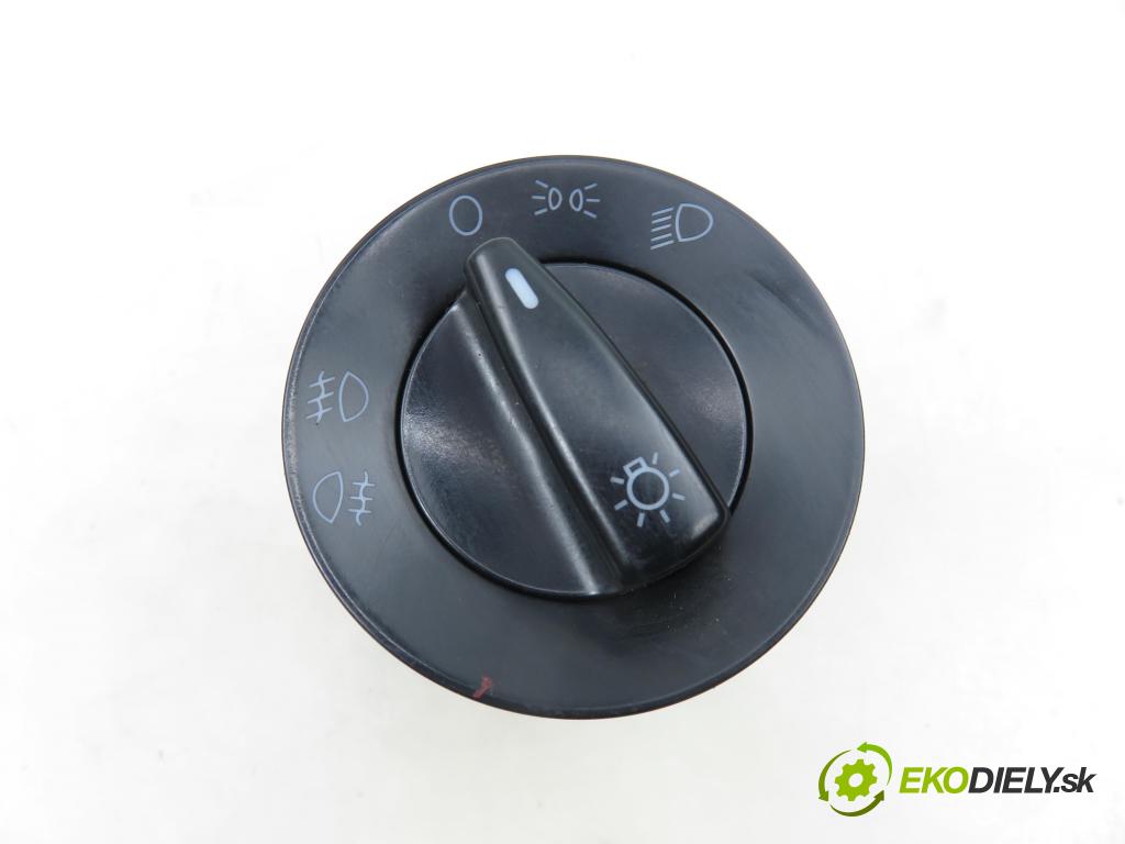 VW GOLF IV (1J1) HB 2003 55,00 1.4 16V - BCA 1390,00 přepínač světla 109928