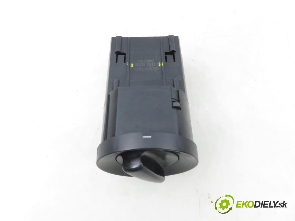 VW GOLF IV (1J1) HB 2003 55,00 1.4 16V - BCA 1390,00 prepínač svetlá 109928