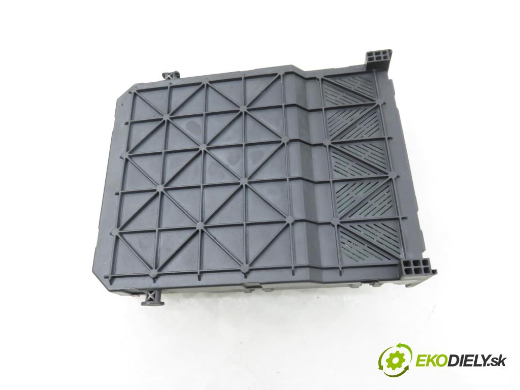 RENAULT SCENIC I (JA0/1_) MINIVAN 2000 79,00 1.6 - K4M 709 1598,00 MODUL BSI S108502600 ; 7700436246