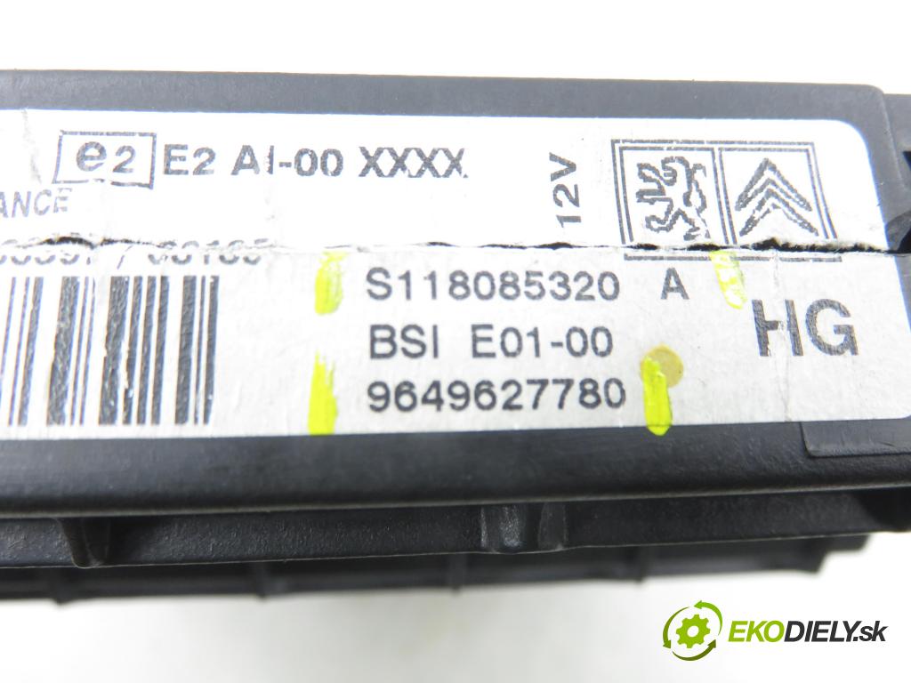 RENAULT SCENIC I (JA0/1_) MINIVAN 2000 79,00 1.6 - K4M 709 1598,00 MODUL BSI S108502600 ; 7700436246