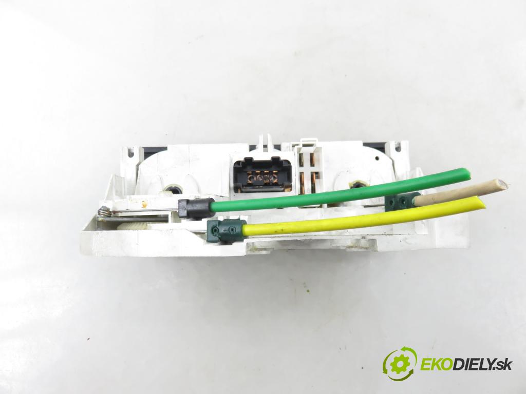 VW POLO Variant (6V5) KOMBI 1999 44,00 1.4 - AKK 1390,00 Panel kúrenia KLIMATIZACE: 1J0820045F