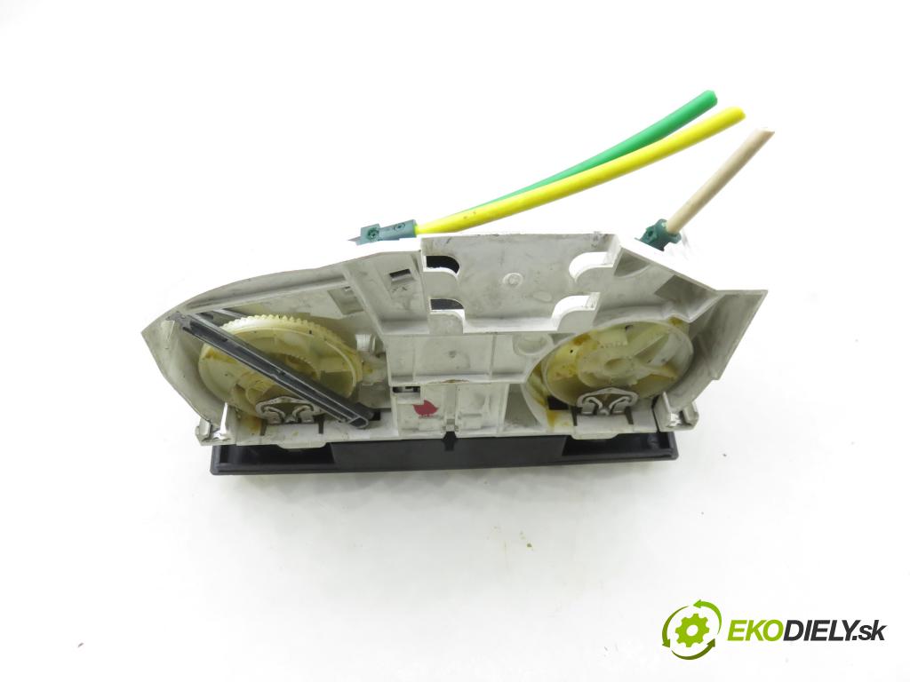 VW POLO Variant (6V5) KOMBI 1999 44,00 1.4 - AKK 1390,00 Panel kúrenia KLIMATIZACE: 1J0820045F