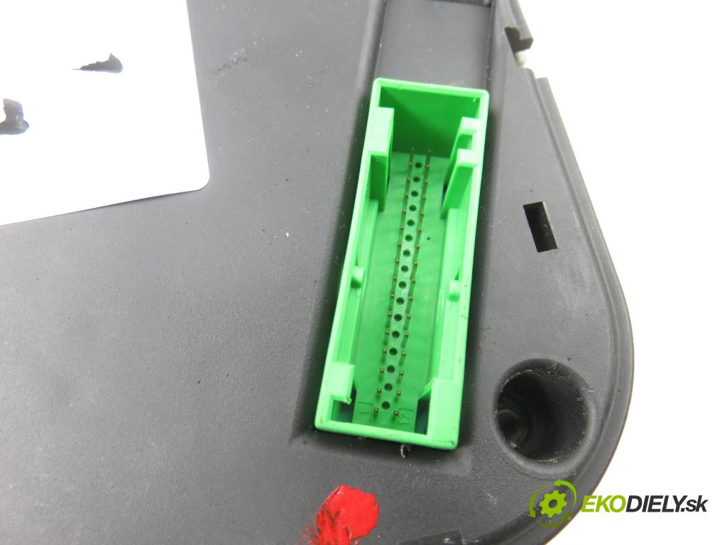 VW POLO Variant (6V5) KOMBI 1999 44,00 1.4 - AKK 1390,00 prístrojovka elektrický 6K9920806