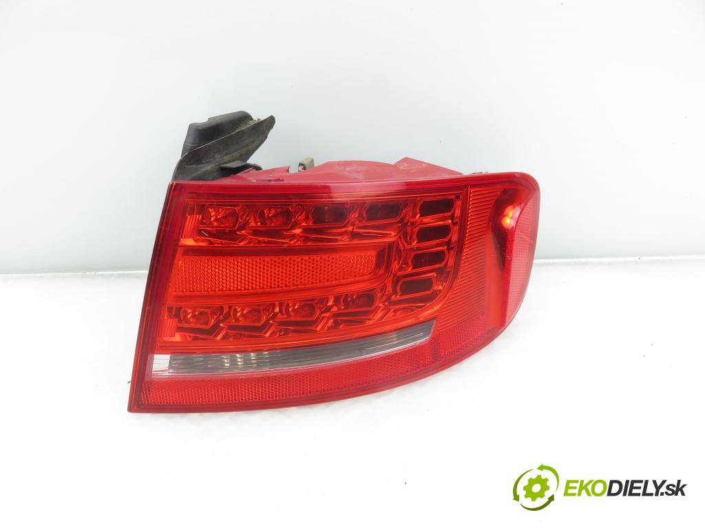 AUDI A4 (8K2, B8) SEDAN 2008 176,00 3.0 TDI quattro - CCWA 2967,00 Svetlo pravé zadné 8K5945096K
