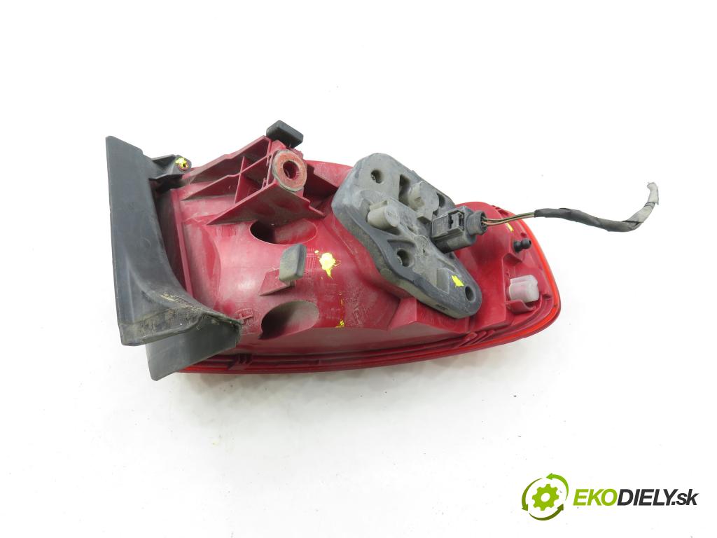 AUDI A4 (8K2, B8) SEDAN 2008 176,00 3.0 TDI quattro - CCWA 2967,00 Svetlo pravé zadné 8K5945096K