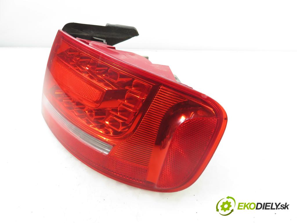 AUDI A4 (8K2, B8) SEDAN 2008 176,00 3.0 TDI quattro - CCWA 2967,00 Svetlo pravé zadné 8K5945096K