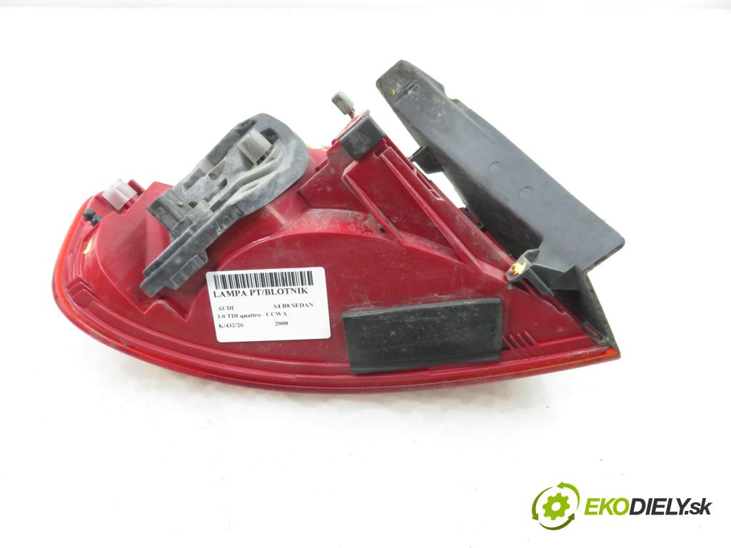 AUDI A4 (8K2, B8) SEDAN 2008 176,00 3.0 TDI quattro - CCWA 2967,00 Svetlo pravé zadné 8K5945096K