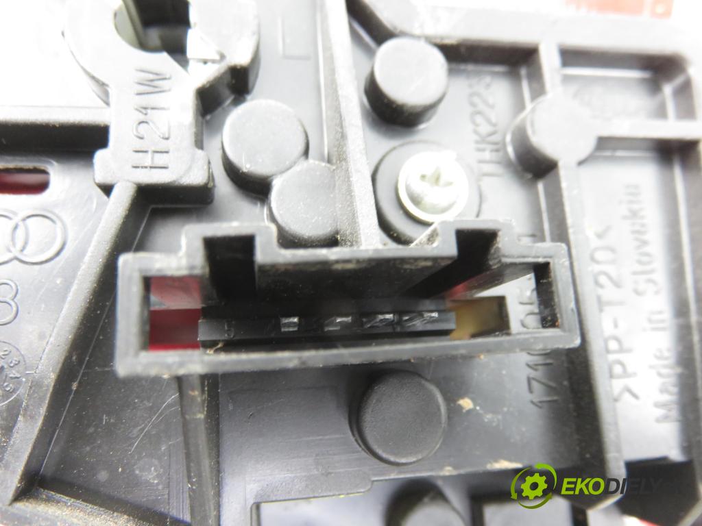 AUDI A4 (8K2, B8) SEDAN 2008 176,00 3.0 TDI quattro - CCWA 2967,00 Svetlo ľavé zadné kufor 8K5945093K