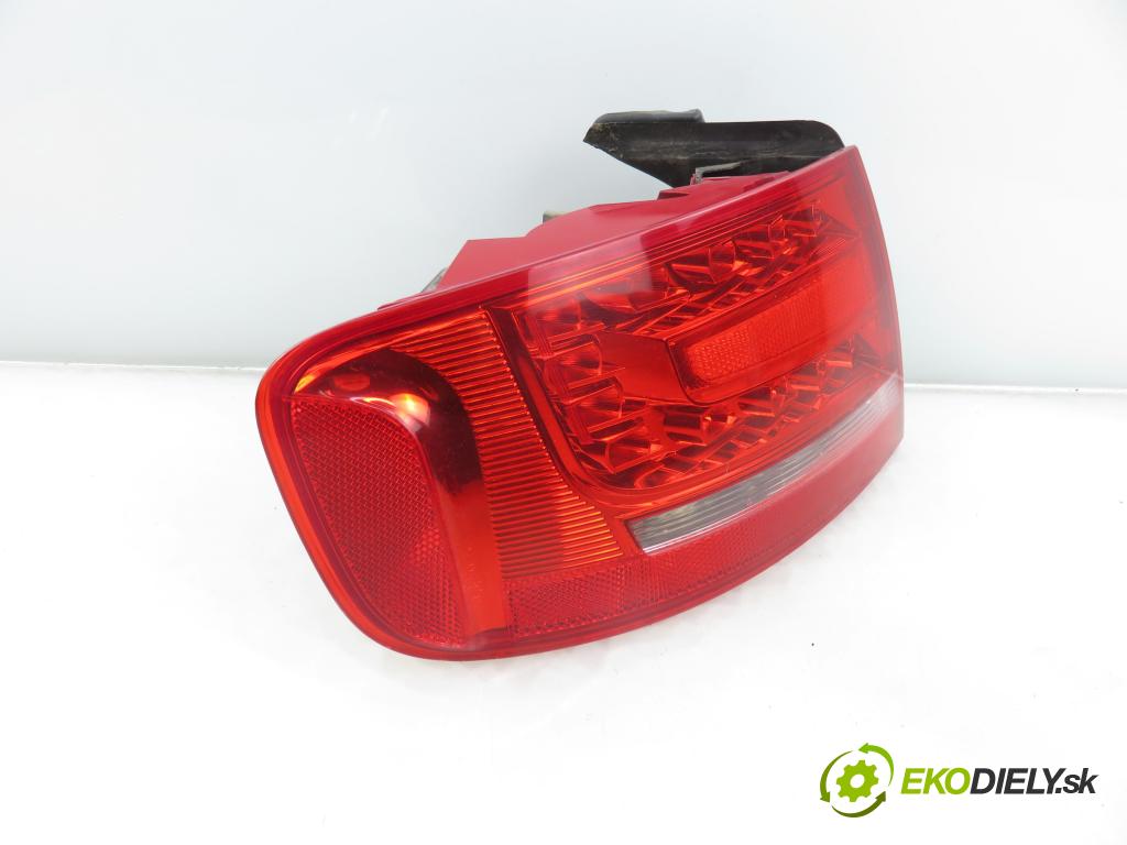 AUDI A4 (8K2, B8) SEDAN 2008 176,00 3.0 TDI quattro - CCWA 2967,00 světlo levé zadní 8K5945095K