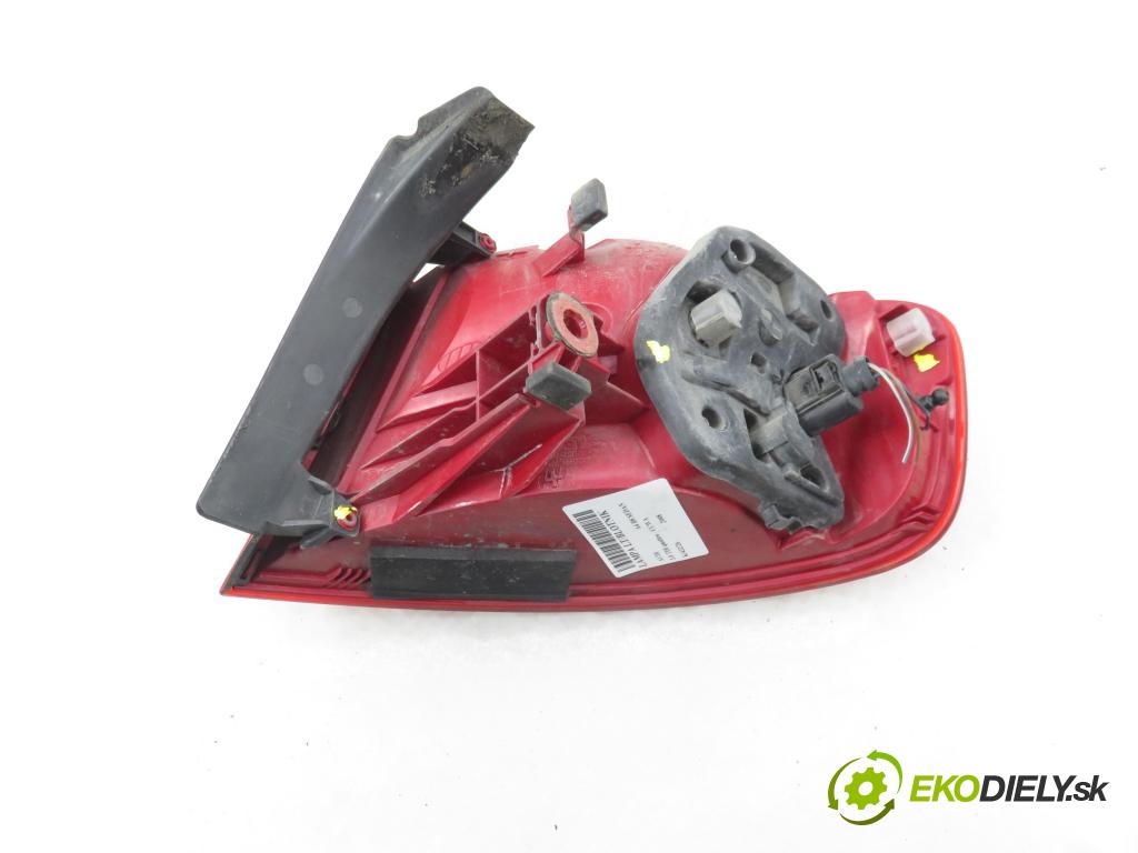 AUDI A4 (8K2, B8) SEDAN 2008 176,00 3.0 TDI quattro - CCWA 2967,00 světlo levé zadní 8K5945095K