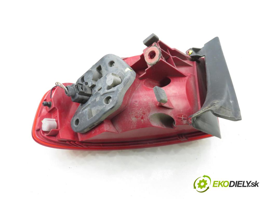 AUDI A4 (8K2, B8) SEDAN 2008 176,00 3.0 TDI quattro - CCWA 2967,00 světlo levé zadní 8K5945095K