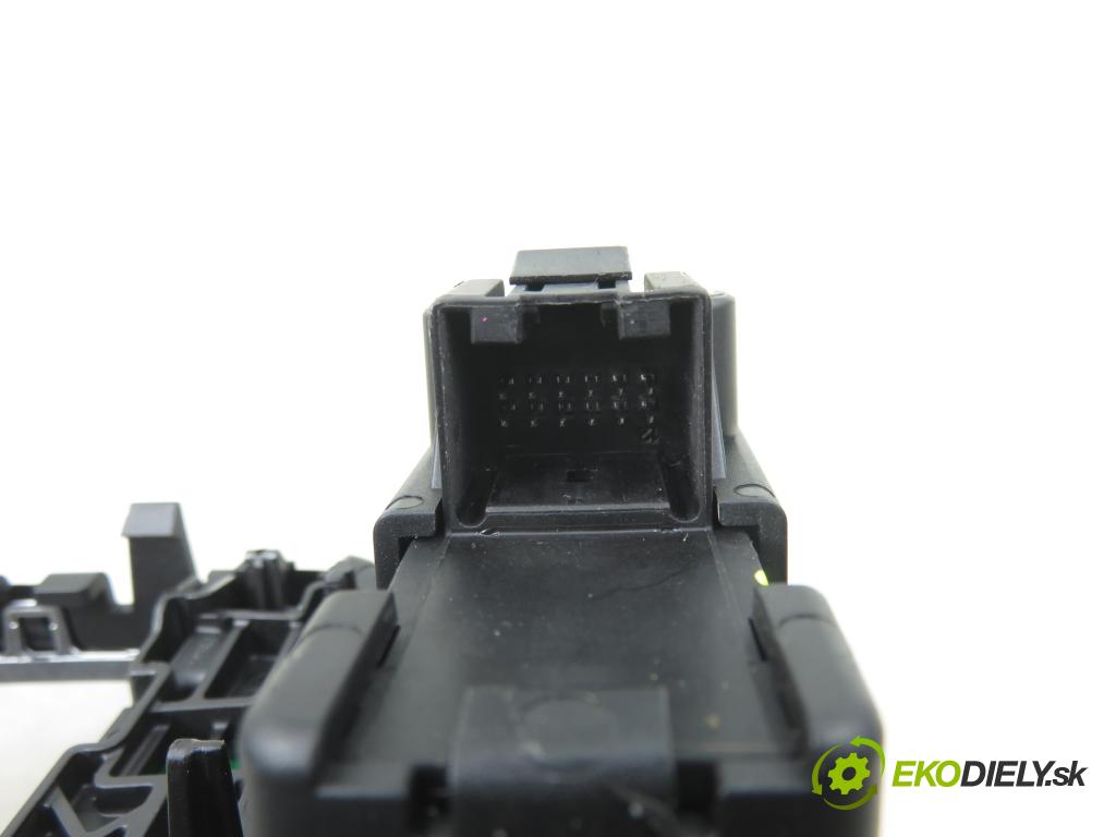 AUDI A4 (8K2, B8) SEDAN 2008 176,00 3.0 TDI quattro - CCWA 2967,00 Panel ovládania IDRIVE 8T0919609