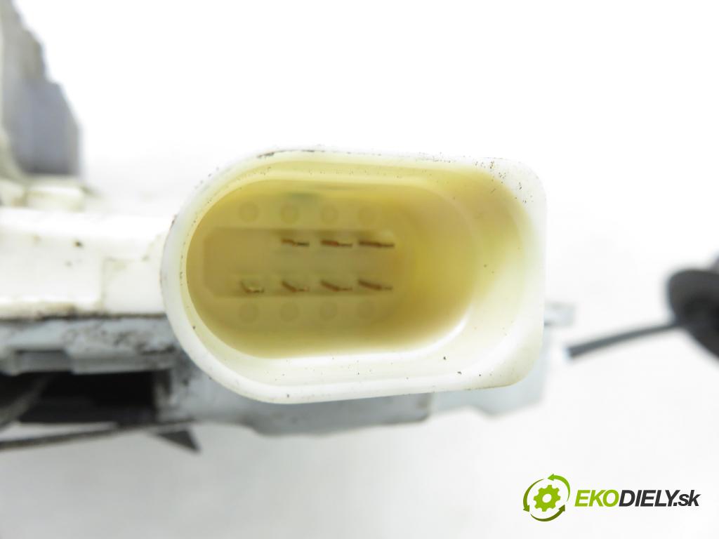 AUDI A4 (8K2, B8) SEDAN 2008 176,00 3.0 TDI quattro - CCWA 2967,00 zámok 8J1837016A