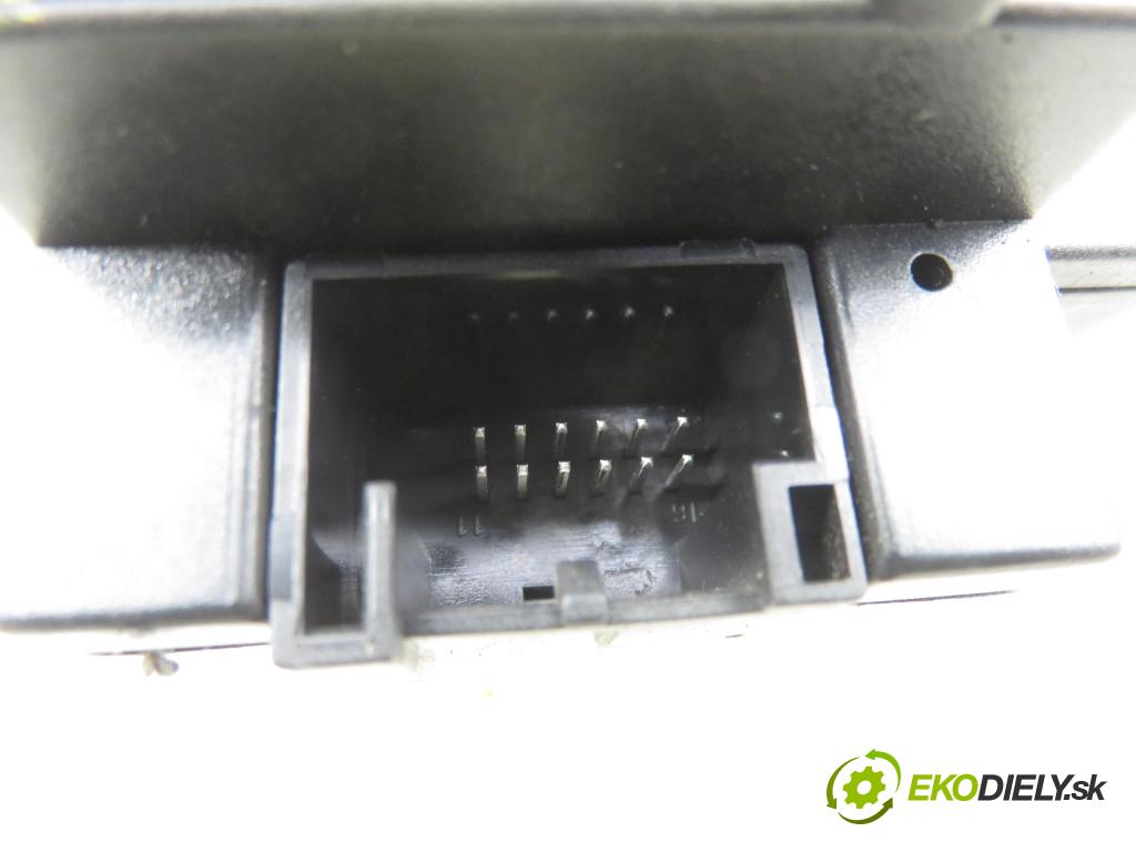 AUDI A4 (8K2, B8) SEDAN 2008 176,00 3.0 TDI quattro - CCWA 2967,00 spinačka 8K0909131C (Spínacia skrinka)