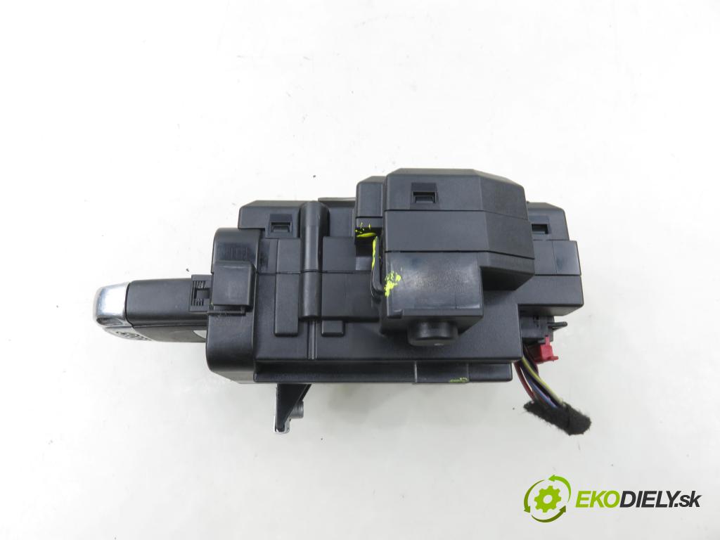 AUDI A4 (8K2, B8) SEDAN 2008 176,00 3.0 TDI quattro - CCWA 2967,00 spinačka 8K0909131C (Spínacia skrinka)