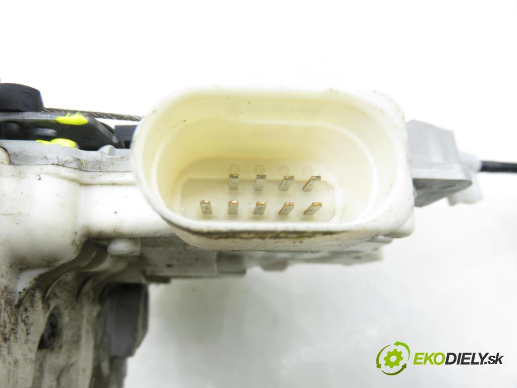 AUDI A4 (8K2, B8) SEDAN 2008 176,00 3.0 TDI quattro - CCWA 2967,00 zámok 8J1837015A