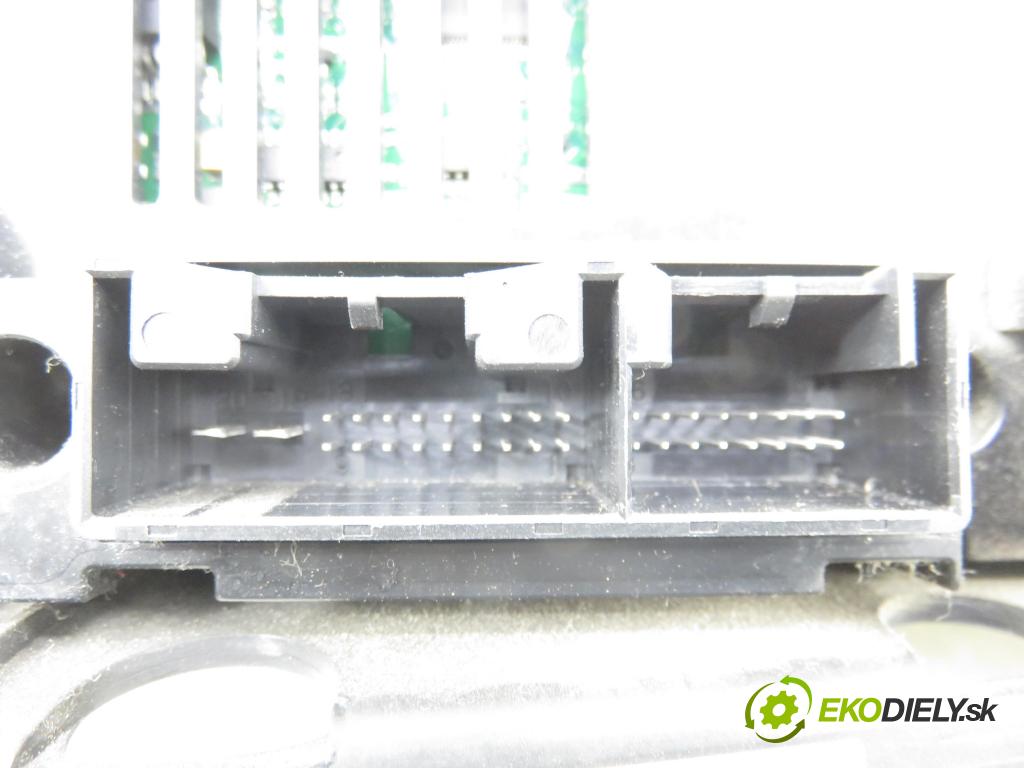 AUDI A4 (8K2, B8) SEDAN 2008 176,00 3.0 TDI quattro - CCWA 2967,00 Panel kúrenia KLIMATRONIK 8T1820043AC