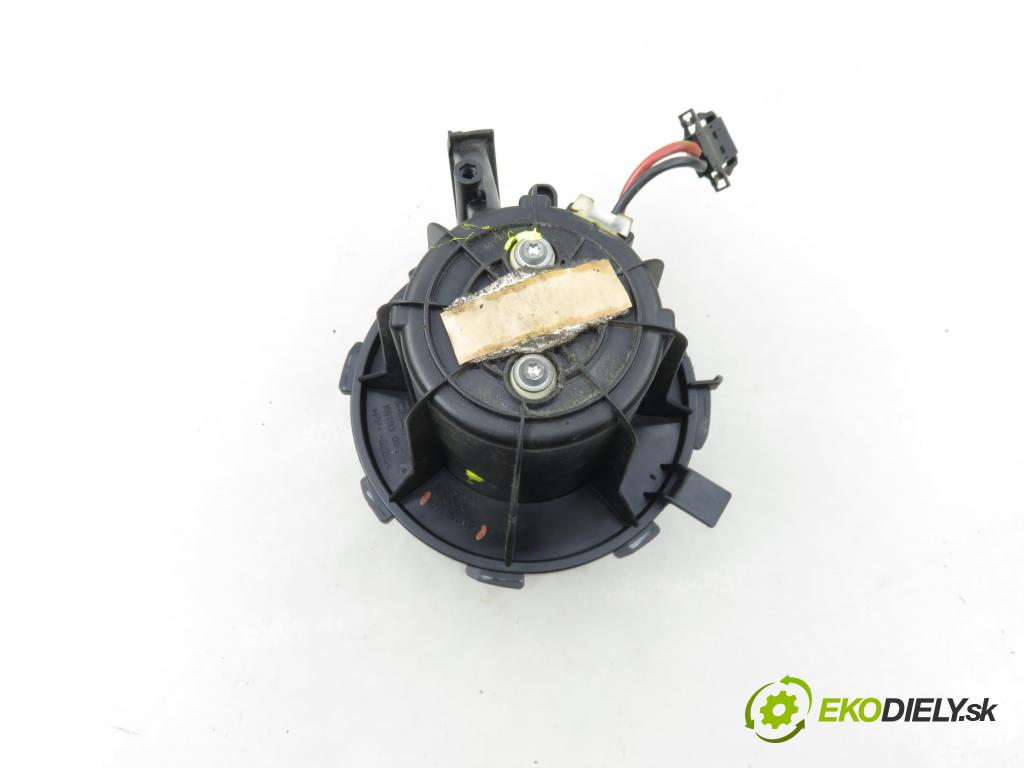 AUDI A4 (8K2, B8) SEDAN 2008 176,00 3.0 TDI quattro - CCWA 2967,00 ventilátor větráku 8K1820021 ; 8K0820521