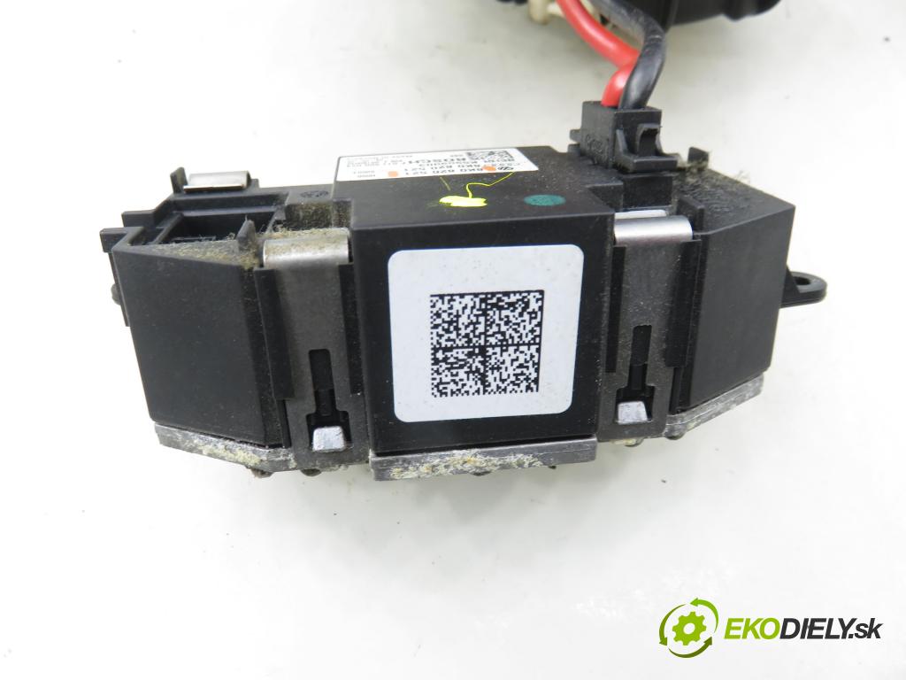 AUDI A4 (8K2, B8) SEDAN 2008 176,00 3.0 TDI quattro - CCWA 2967,00 ventilátor větráku 8K1820021 ; 8K0820521