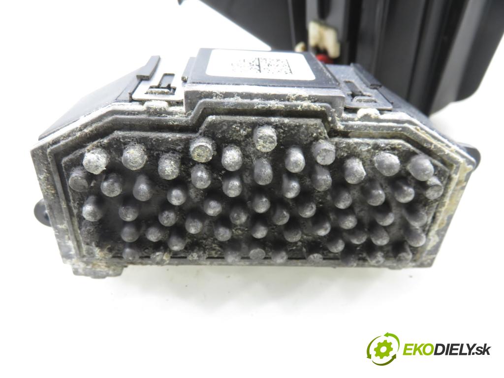 AUDI A4 (8K2, B8) SEDAN 2008 176,00 3.0 TDI quattro - CCWA 2967,00 ventilátor větráku 8K1820021 ; 8K0820521