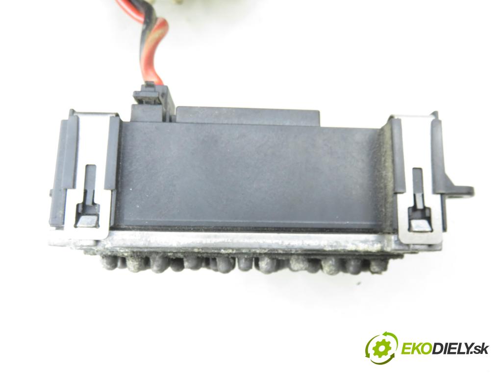 AUDI A4 (8K2, B8) SEDAN 2008 176,00 3.0 TDI quattro - CCWA 2967,00 ventilátor větráku 8K1820021 ; 8K0820521