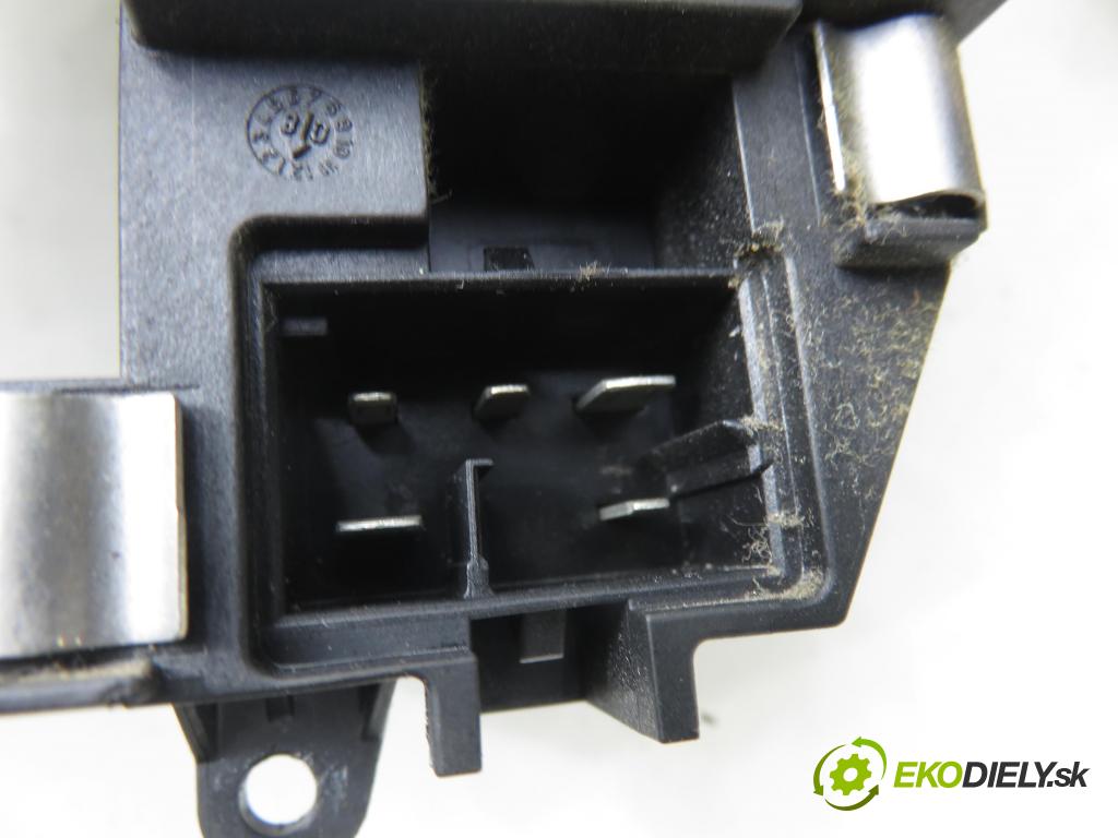 AUDI A4 (8K2, B8) SEDAN 2008 176,00 3.0 TDI quattro - CCWA 2967,00 ventilátor větráku 8K1820021 ; 8K0820521