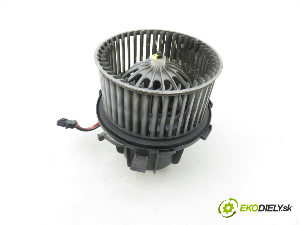 AUDI A4 (8K2, B8) SEDAN 2008 176,00 3.0 TDI quattro - CCWA 2967,00 ventilátor větráku 8K1820021 ; 8K0820521