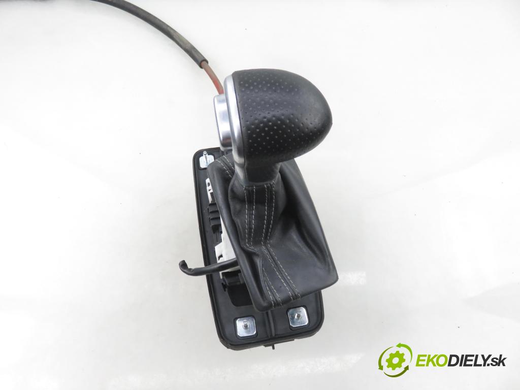 AUDI A4 (8K2, B8) SEDAN 2008 176,00 3.0 TDI quattro - CCWA 2967,00 ZVEDÁK: 8K1713041M