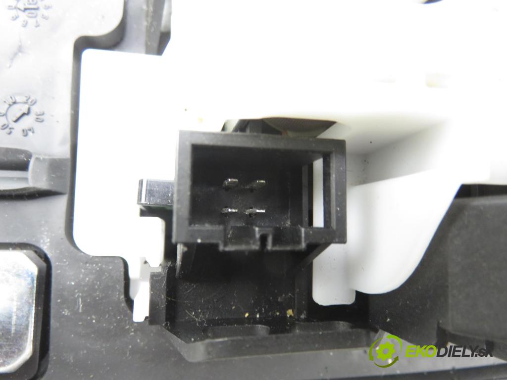 AUDI A4 (8K2, B8) SEDAN 2008 176,00 3.0 TDI quattro - CCWA 2967,00 ZVEDÁK: 8K1713041M